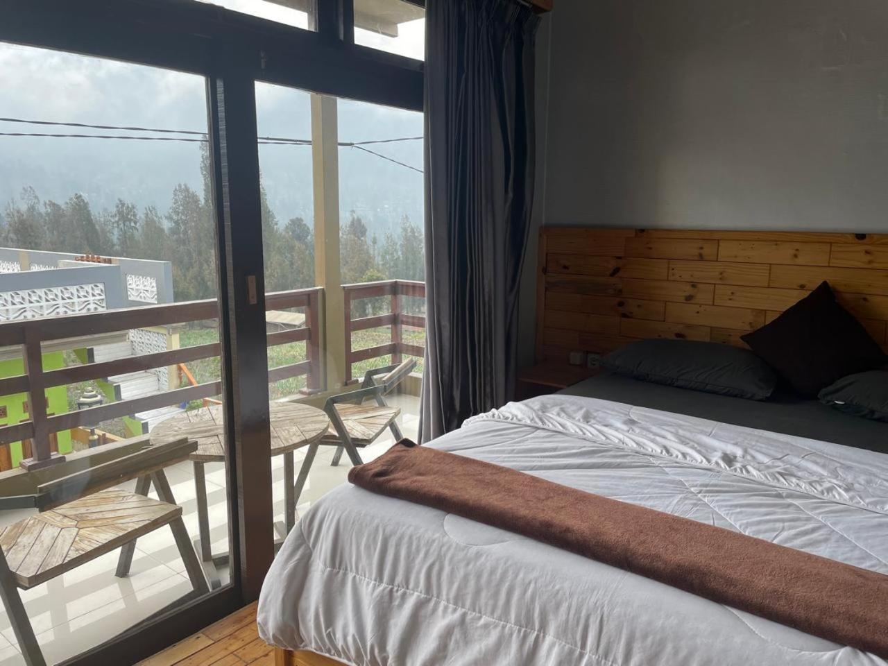 Bromo Semesta Guesthouse Probolinggo Ngoại thất bức ảnh