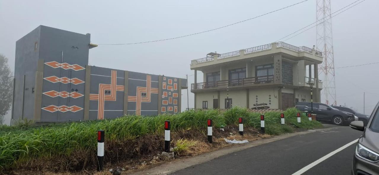 Bromo Semesta Guesthouse Probolinggo Ngoại thất bức ảnh
